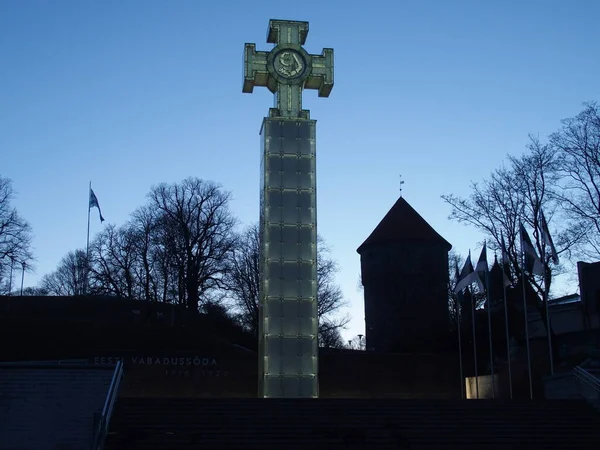 Cruz Libertad Vadabuse Plaza Vaeljak Tallin Estonia Por Noche —  Fotos de Stock