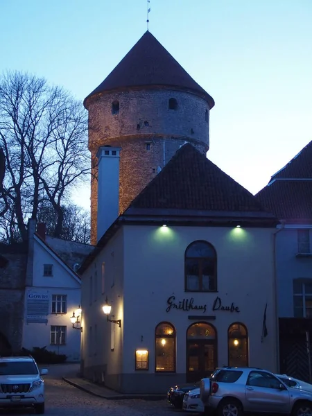 Straßenszene Tallinn Estland Abend Mit Dem Kiek Koek Blick Die — Stockfoto