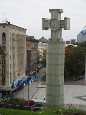 Tallinn, Estonya 'daki Vadabuse Vaeljak Meydanı' nda Özgürlük Haçı