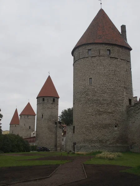 Torres Muralhas Das Fortificações Cidade Bem Preservadas Tallinn Estónia — Fotografia de Stock