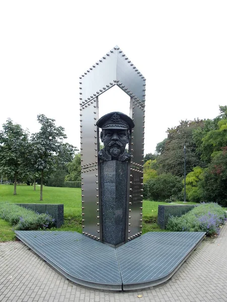 Памятник Контр Адмиралу Политику Йохану Питке Таллинне Эстония — стоковое фото