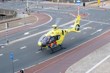 Lahey, NETHERLANDS - 20 Temmuz 2022: 112 Ambulans Helikopteri. Lahey 'den ANWB Tıbbi Hava Yardım (MAA)