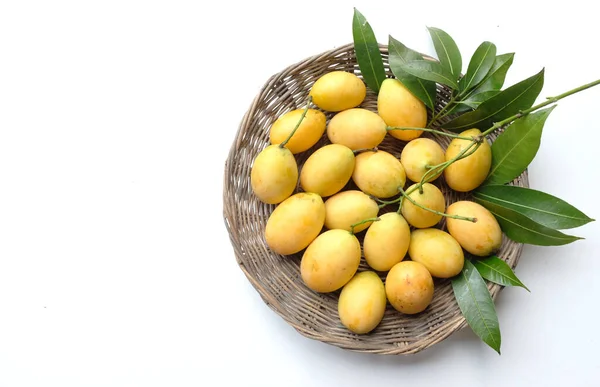 Ripe Sweet Yellow Marian Plum Thai Plango Green Leaves Plate — Foto de Stock