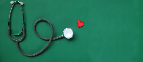 Close Stethoscope Red Hearts Green Background Health Care Concept — Stock Photo, Image