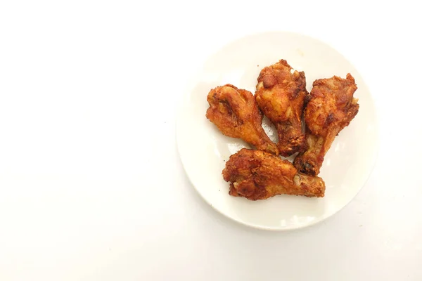 Close Fried Chicken Drumsticks White Dish Isolate White Bsckground — Stockfoto