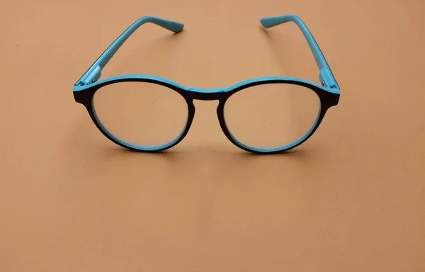 Klare Brille Brillengestell Blau Mit Drahtstreifen Modernen Stil Auf Braunem — Stockfoto