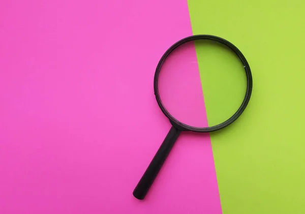 Black Magnifying Glass Pink Green Background Used Searching Expanding Books — Foto Stock