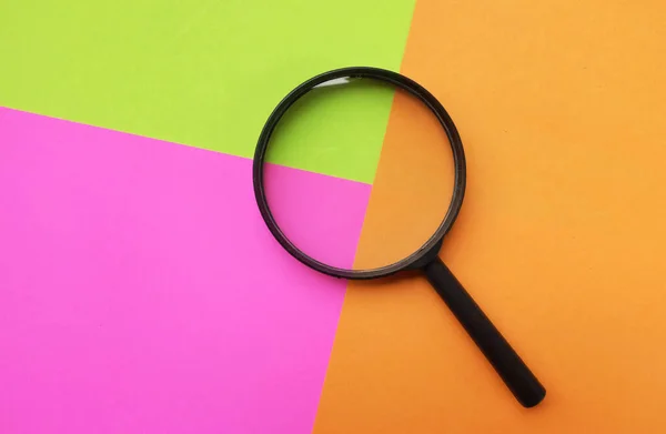 Lupe Suchsymbol Lupe Auf Einem Mehrfarbigen Papierhintergrund — Stockfoto
