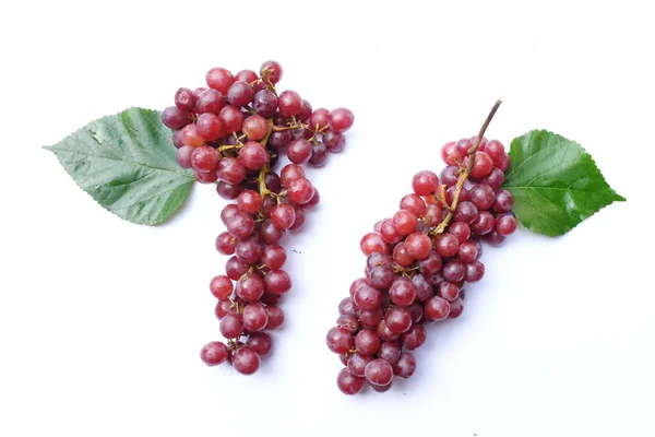 Top View Ripe Red Grapes Pink Bunches Leaves Isolate White — Stockfoto