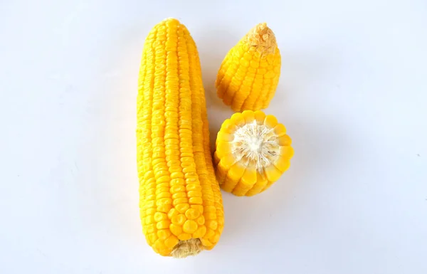 Top View Flat Lay Delicious Boiled Sweet Corn Isolate White — стоковое фото