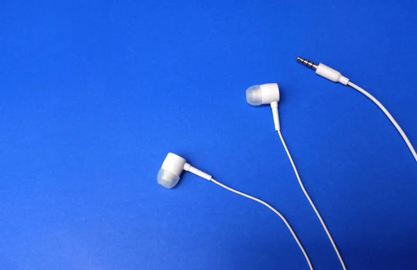 Von Oben Weiße Kopfhörer Kopfhörer Ohrhörer Mit Headset Auf Isoliertem — Stockfoto