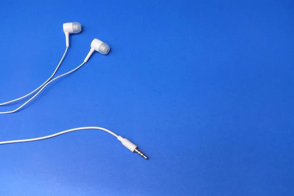 White Headphones Earphone Earbuds Headset Isolated Blue Background — Stock Photo, Image