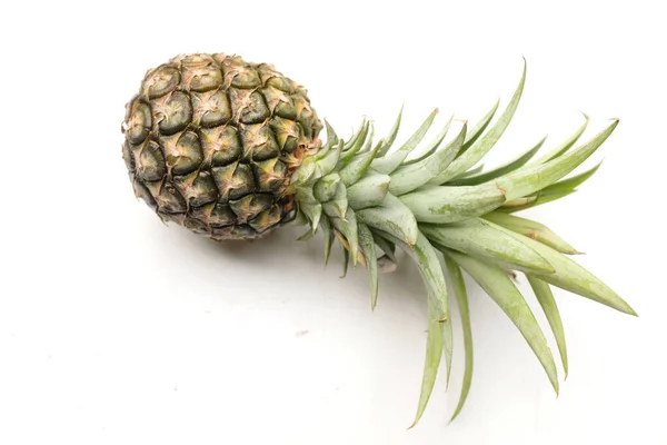 Färska Mogna Ananas Frukt Isolat Vit Bakgrund Sommar Frukt För — Stockfoto