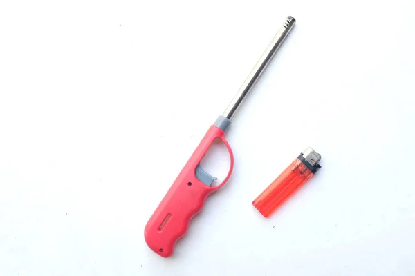 Gasfeuerzeugpistole Und Rotes Plastikgas Für Gasherd Kerzen Lagerfeuer Gasküche Und — Stockfoto