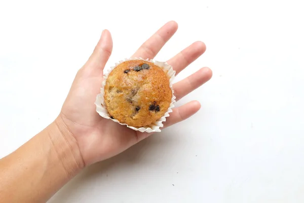 Kvinna Hand Håller Fräsch Hälsosam Choklad Chip Hemlagad Banan Kaka — Stockfoto