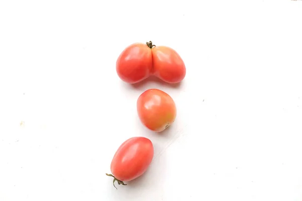 분홍색 토마토 Lycopersicon Esculentum Mill 바탕에 토마토 품종은 파파야 샐러드 — 스톡 사진