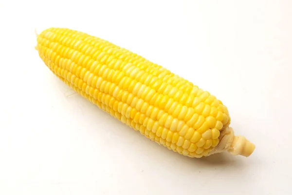 Jeden Gotowanych Pysznych Dojrzałych Kukurydzy Zea Mays Izolat Białym Tle — Zdjęcie stockowe