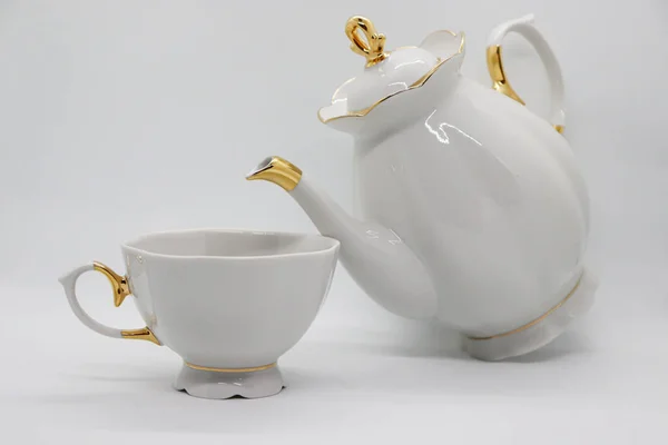 Fincanlı Beyaz Porselen Çaydanlık — Stok fotoğraf