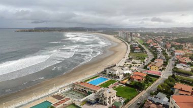 Salinas şehri ve plajı, Castrillon belediyesi, Asturias, İspanya