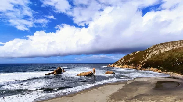 Plaża Bayas lub Sablon, gmina Castrillon, Asturias, Hiszpania — Zdjęcie stockowe