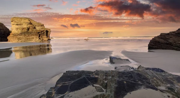 ribadeo, İspanya yapılan katedrallerin Beach