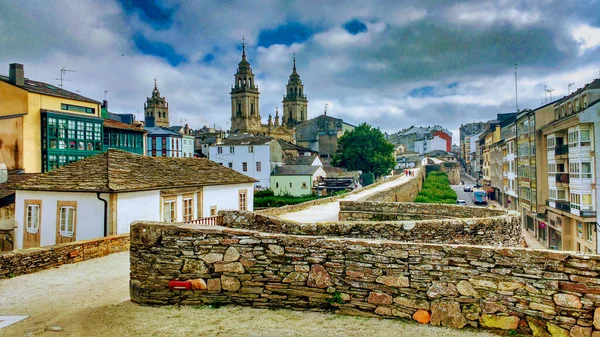Lugo şehri, Galiçya, İspanya. Lugo şehrinin Roma duvarları, UNESCO ve Katedral tarafından Dünya Mirası olarak listelendi