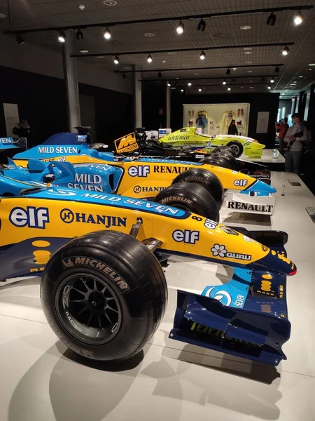 Llanera, Asturias, İspanya; 23 Nisan 2022: Fernando Alonso 'nun müzesinde kullandığı Renault R25 ve R26 arabalar