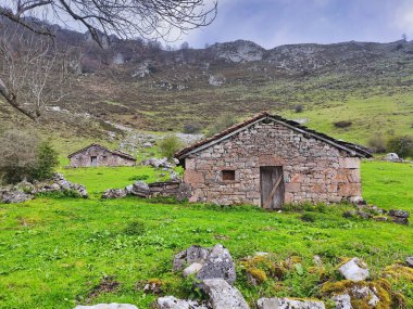 Shepherd 's Barakaları Las Varas Geçidi, Ubias Natural Park, Quirs, Asturias, İspanya