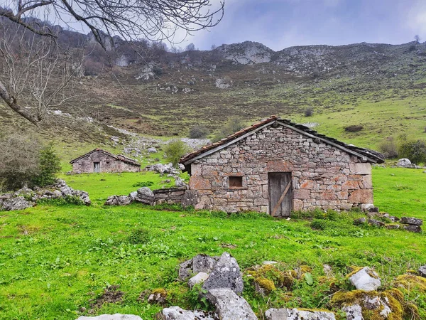 Shepherd 's Barakaları Las Varas Geçidi, Ubias Natural Park, Quirs, Asturias, İspanya