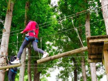 Arriondas 'taki Ağaç Parkı, Sella nehrinin yanında, Asturias, İspanya