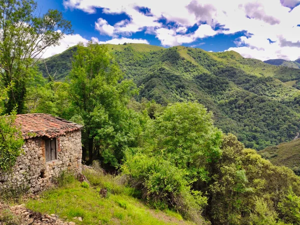Chata Les Vesnice Almurfe Obec Belmonte Miranda Asturias Španělsko — Stock fotografie