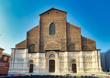 San Petronio Bazilikası, eski Bologna, Emilia-Romagna, İtalya 'daki Piazza Maggiore' da.