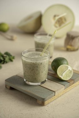 Ferahlatıcı kavun ve limon suyu.