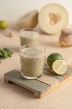 Ferahlatıcı kavun ve limon suyu.