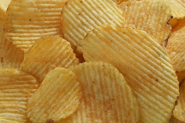 Mat bakgrund med fluted chips närbild — Stockfoto