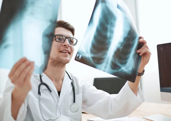 Male Doctor Glass Radiologist Examines Rays Medical Office — Stock Photo, Image