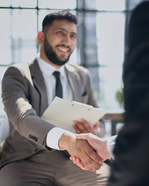 İş tokalaşması ve iş adamları