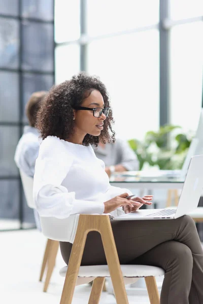 Young Attractive African American Woman Office Sitting Laptop — Stockfoto