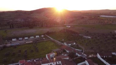 Portekiz 'de Günbatımı Kırsal Bölgesi 4K 01