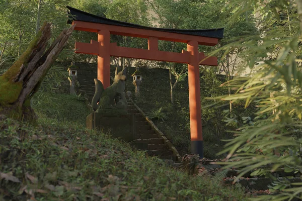 Kırmızı Torii Kapısı Taş Feneri Olan Eski Bir Japon Tapınağının — Stok fotoğraf