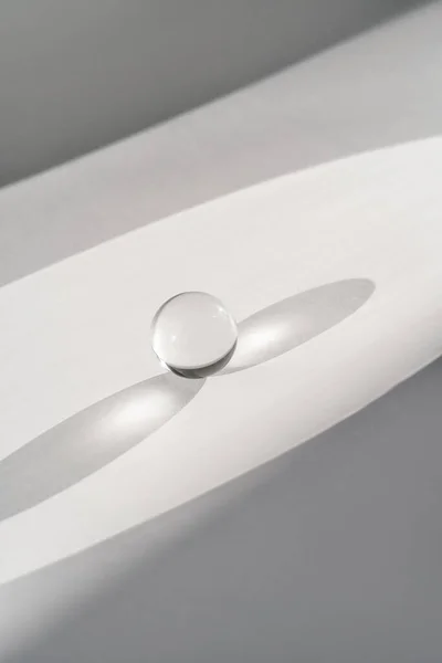 白色背景上透明的水晶球 摘要背景 — 图库照片