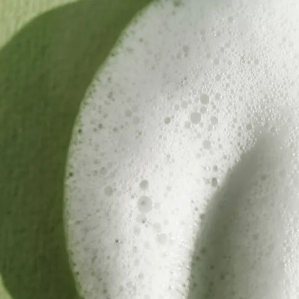 Texture of white foam on a green background. — Stock Photo, Image