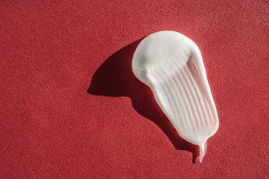 Okuma arkaplanındaki beyaz kremin dokusu.