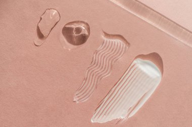 Bir fotoğrafta farklı kozmetik ürünlerinin dokuları.