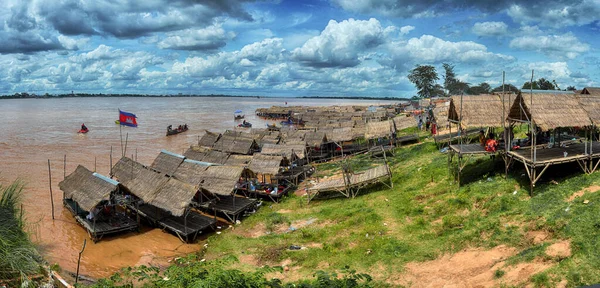 Kamboçya Yüzen Tatil Köyü — Stok fotoğraf