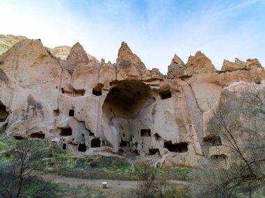 Türkiye 'nin Kapadokya kentindeki peri bacaları.