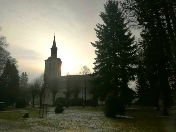 Schöner Sonnenaufgang Die Sonne Geht Auf Einem Kalten Wintermorgen Park — Stockfoto