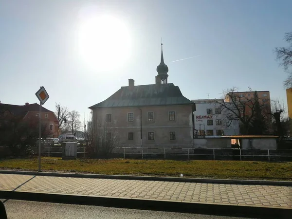 Oude Stedelijke Architectuur Architectonische Gebouwen Stad Langs Hoofdweg Geplaveide Kasseien — Stockfoto