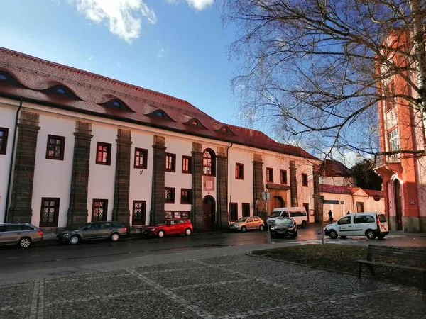 Langwerpige Architectuur Historische Monumenten Zichtbaar Vanaf Het Plein Vorm Van — Stockfoto