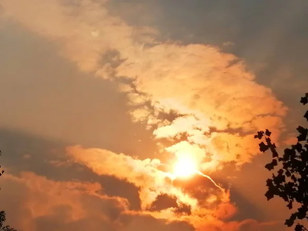 Cielo Hermoso Atardecer Con Nubes —  Fotos de Stock